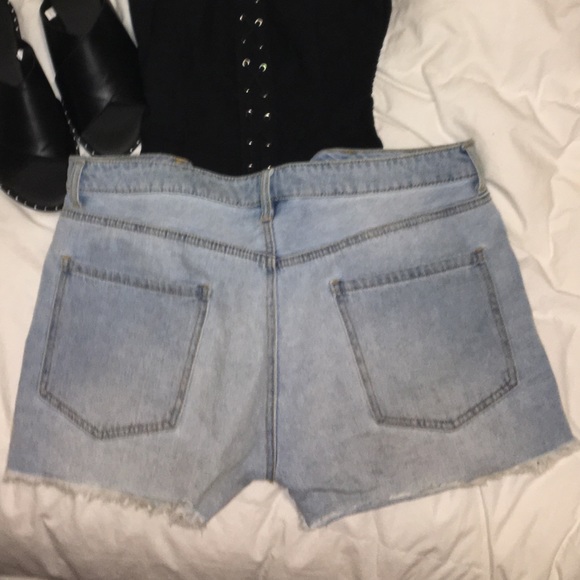 Forever 21 Light Wash Holey Denim Shorts - Picture 5 of 5